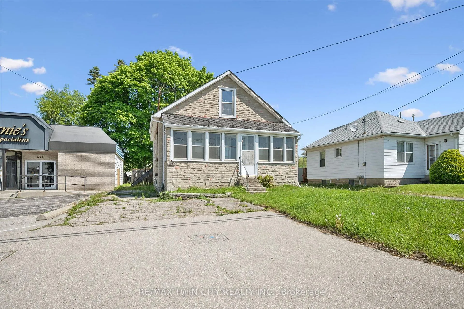 Photo 2 of 630 Main Street E, Cambridge — HOMEH