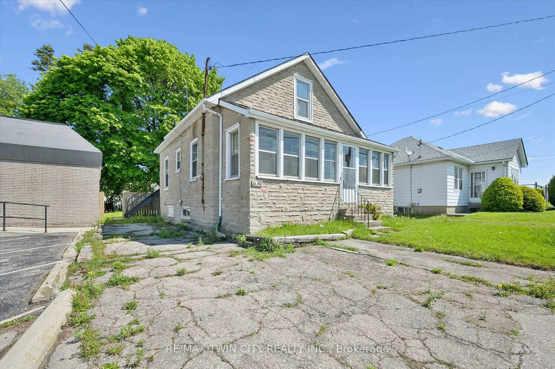 Photo 3 of 630 Main Street E, Cambridge — HOMEH
