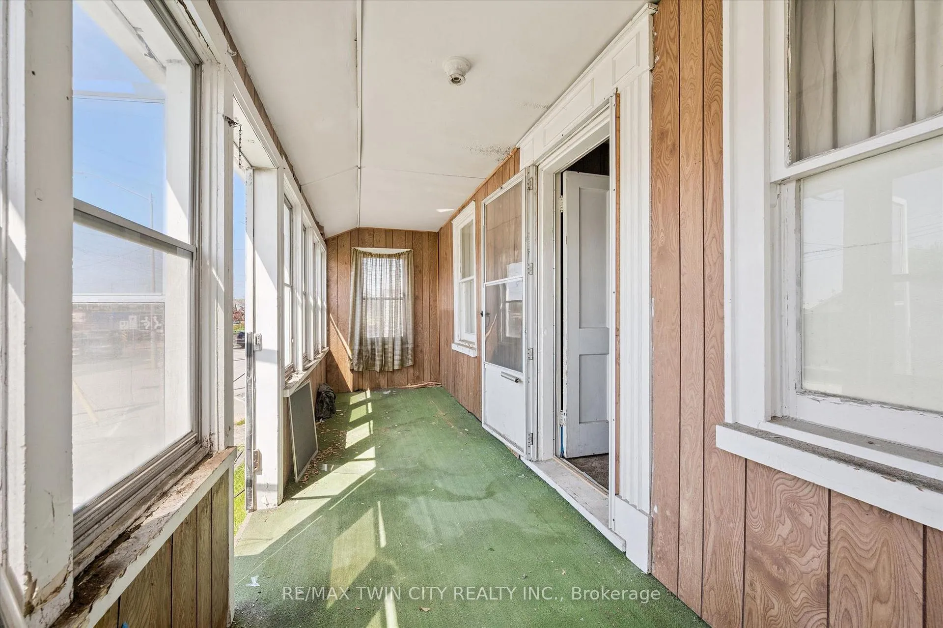 Photo 5 of 630 Main Street E, Cambridge — HOMEH