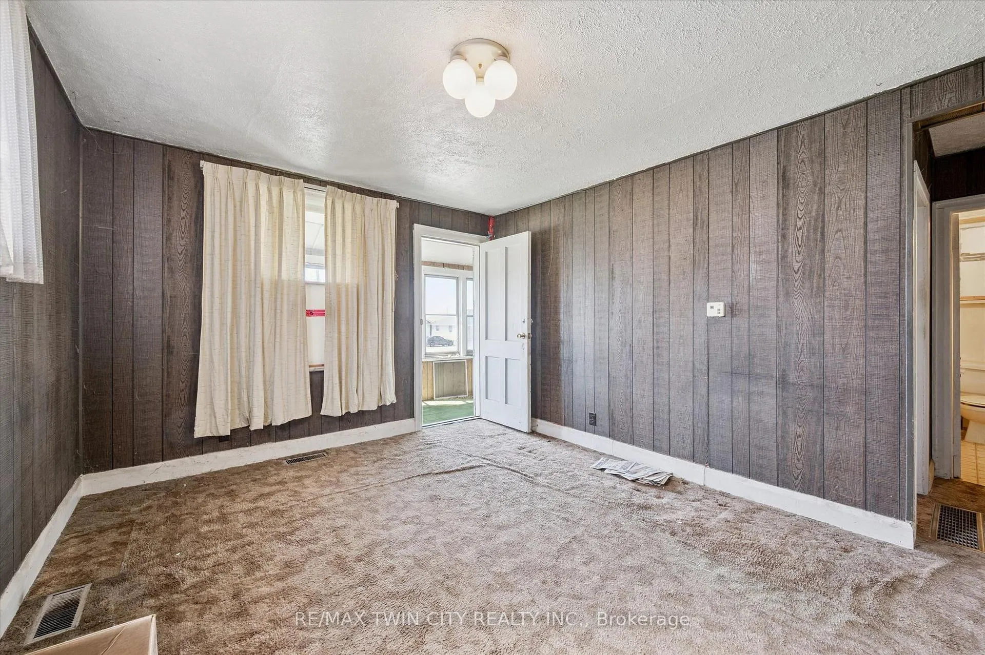 Photo 7 of 630 Main Street E, Cambridge — HOMEH