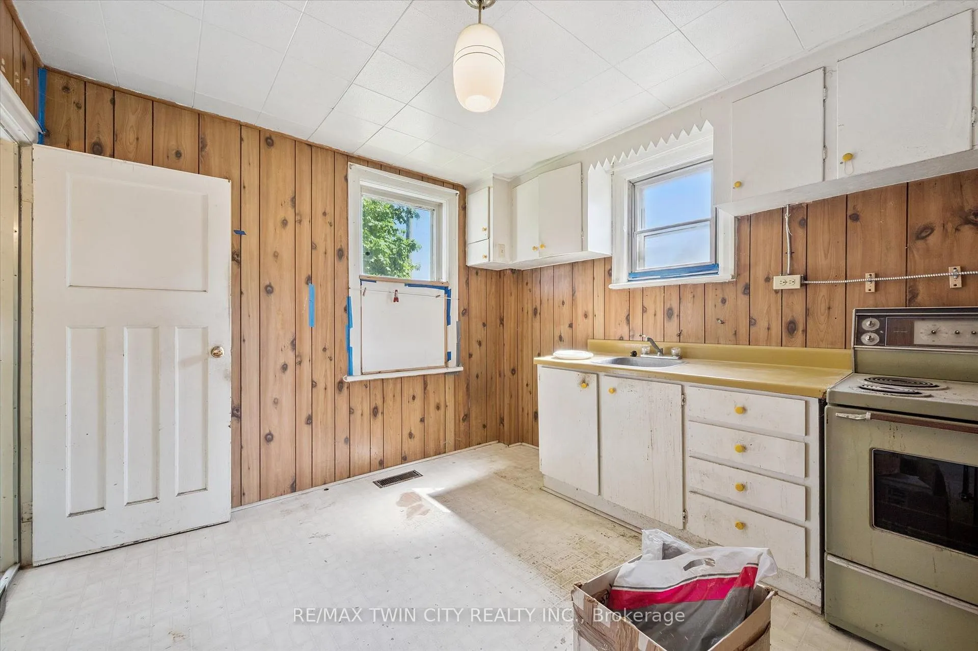 Photo 8 of 630 Main Street E, Cambridge — HOMEH