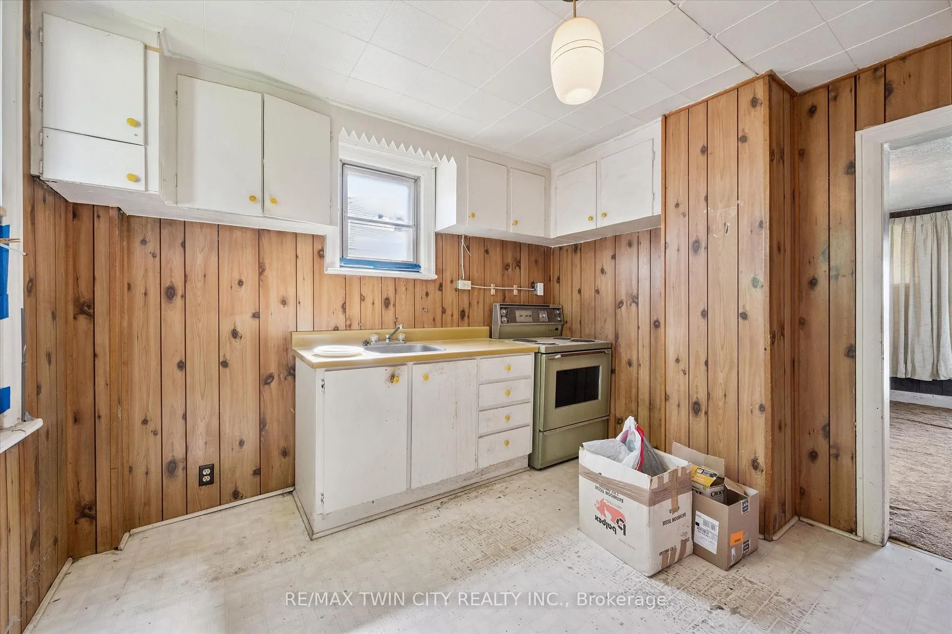 Photo 9 of 630 Main Street E, Cambridge — HOMEH
