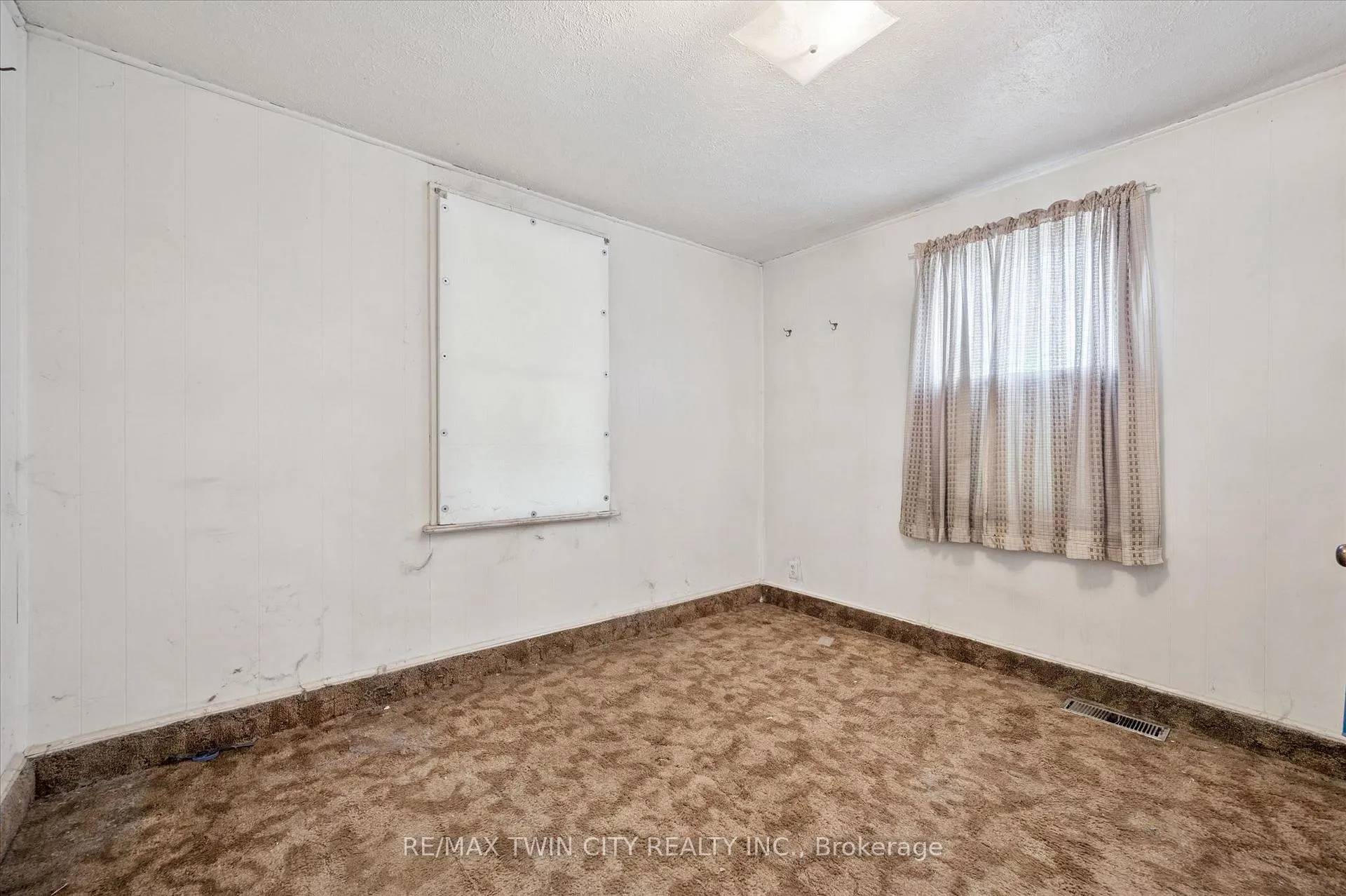 Photo 11 of 630 Main Street E, Cambridge — HOMEH