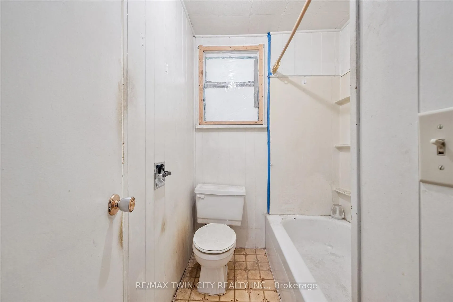 Photo 14 of 630 Main Street E, Cambridge — HOMEH