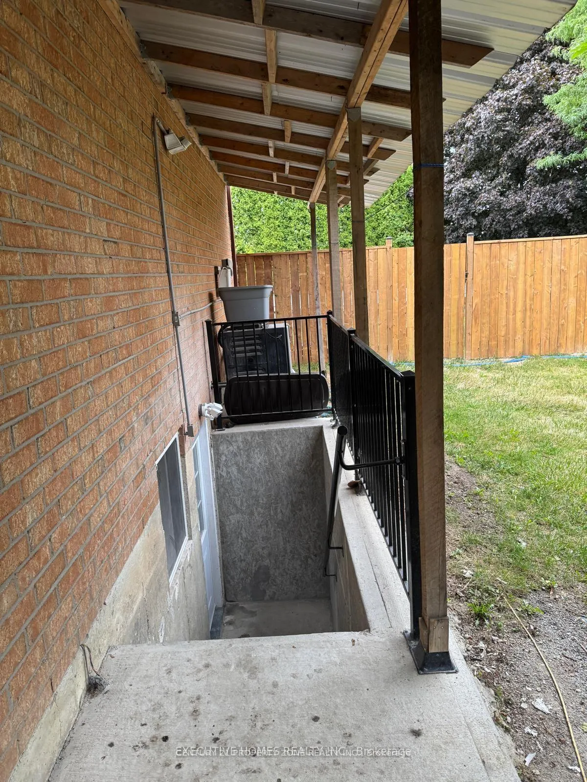 Photo 5 of Unit Basement, 18 Red Tail Court, Brampton, Snelgrove — HOMEH