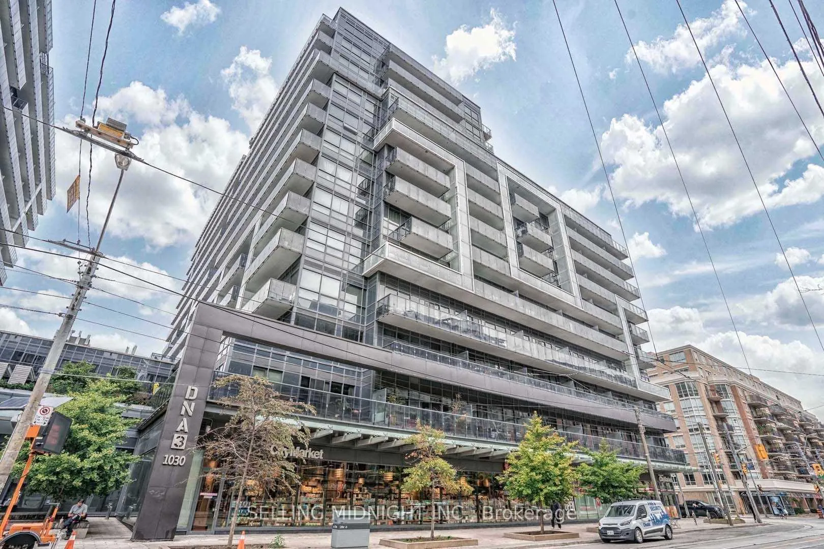 Front of Unit 919, 1030 King Street W