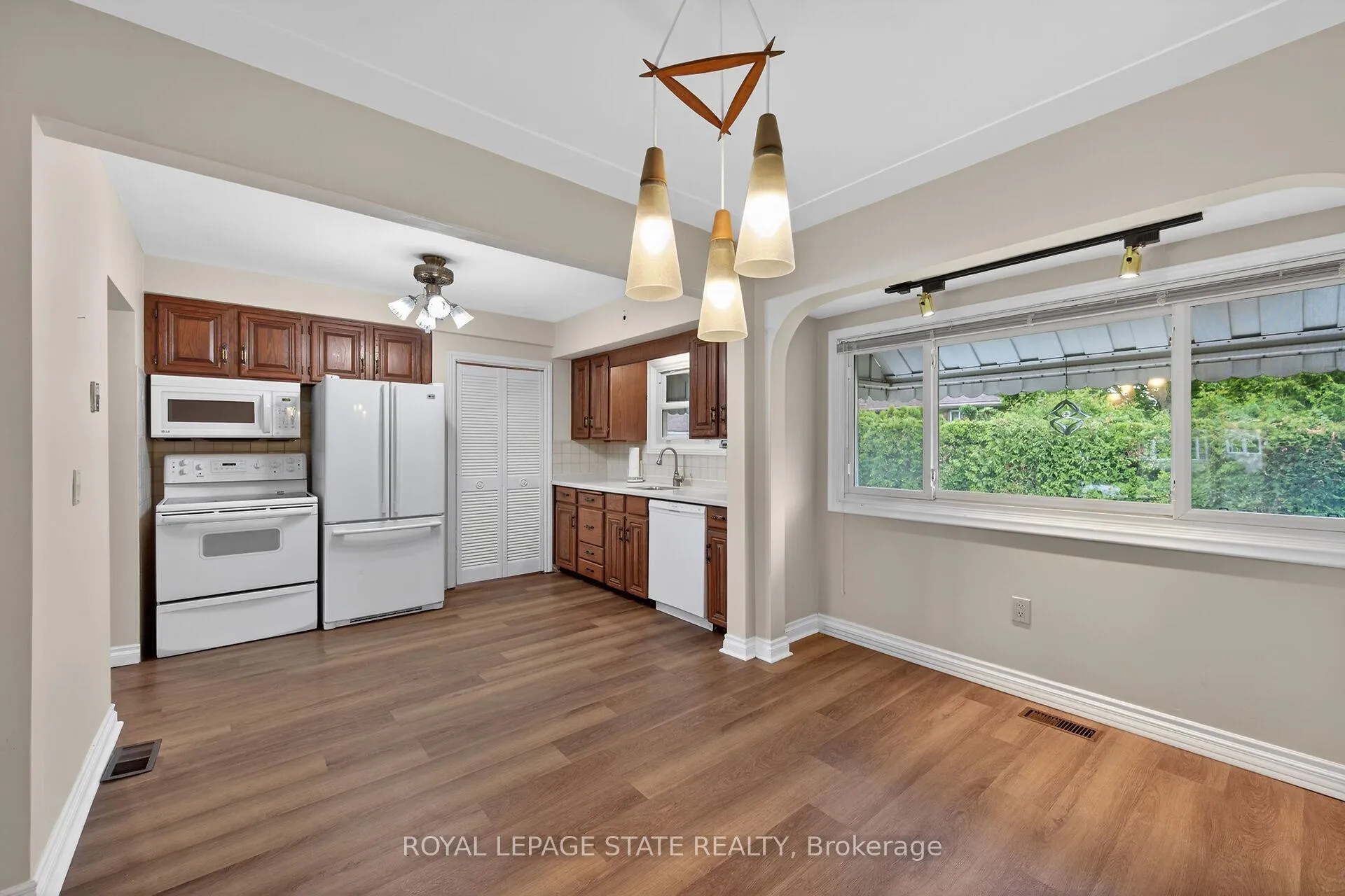 Photo 8 of 88 West 33rd Street, Hamilton, Westcliffe — HOMEH