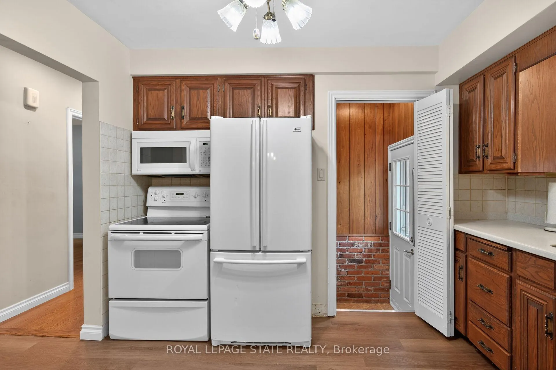 Photo 11 of 88 West 33rd Street, Hamilton, Westcliffe — HOMEH