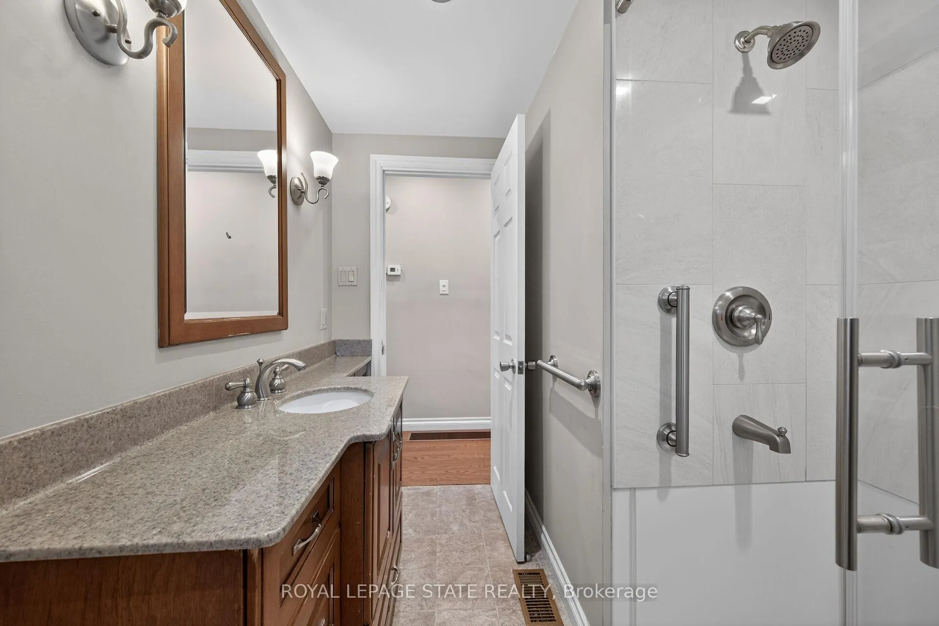 Photo 24 of 88 West 33rd Street, Hamilton, Westcliffe — HOMEH
