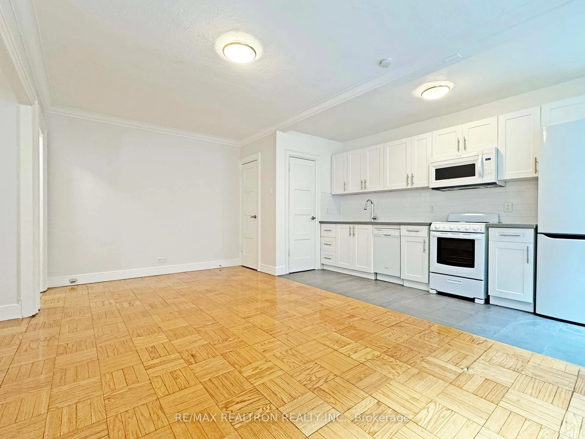 Photo 3 of Unit 414, 396 Avenue Road, Toronto, Casa Loma — HOMEH
