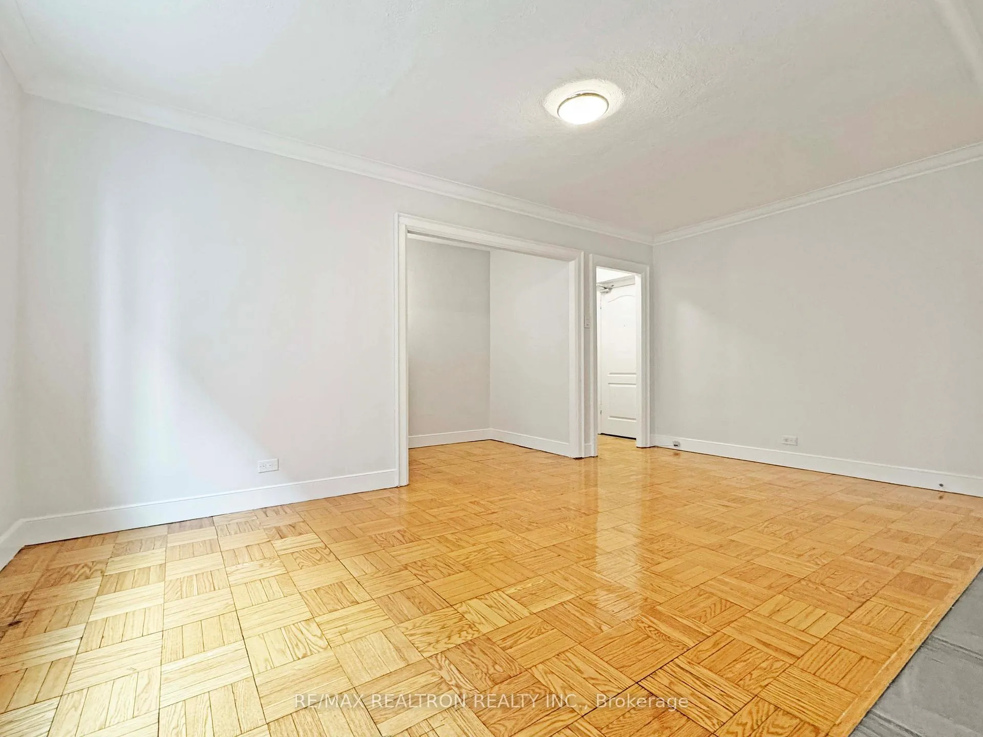 Photo 4 of Unit 414, 396 Avenue Road, Toronto, Casa Loma — HOMEH