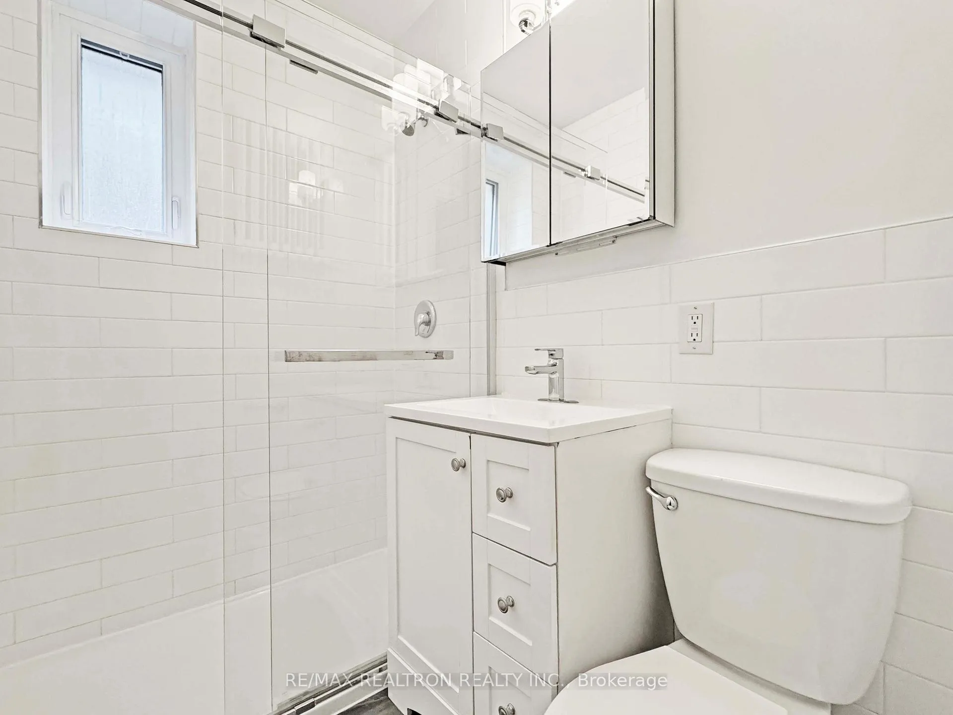 Photo 5 of Unit 414, 396 Avenue Road, Toronto, Casa Loma — HOMEH