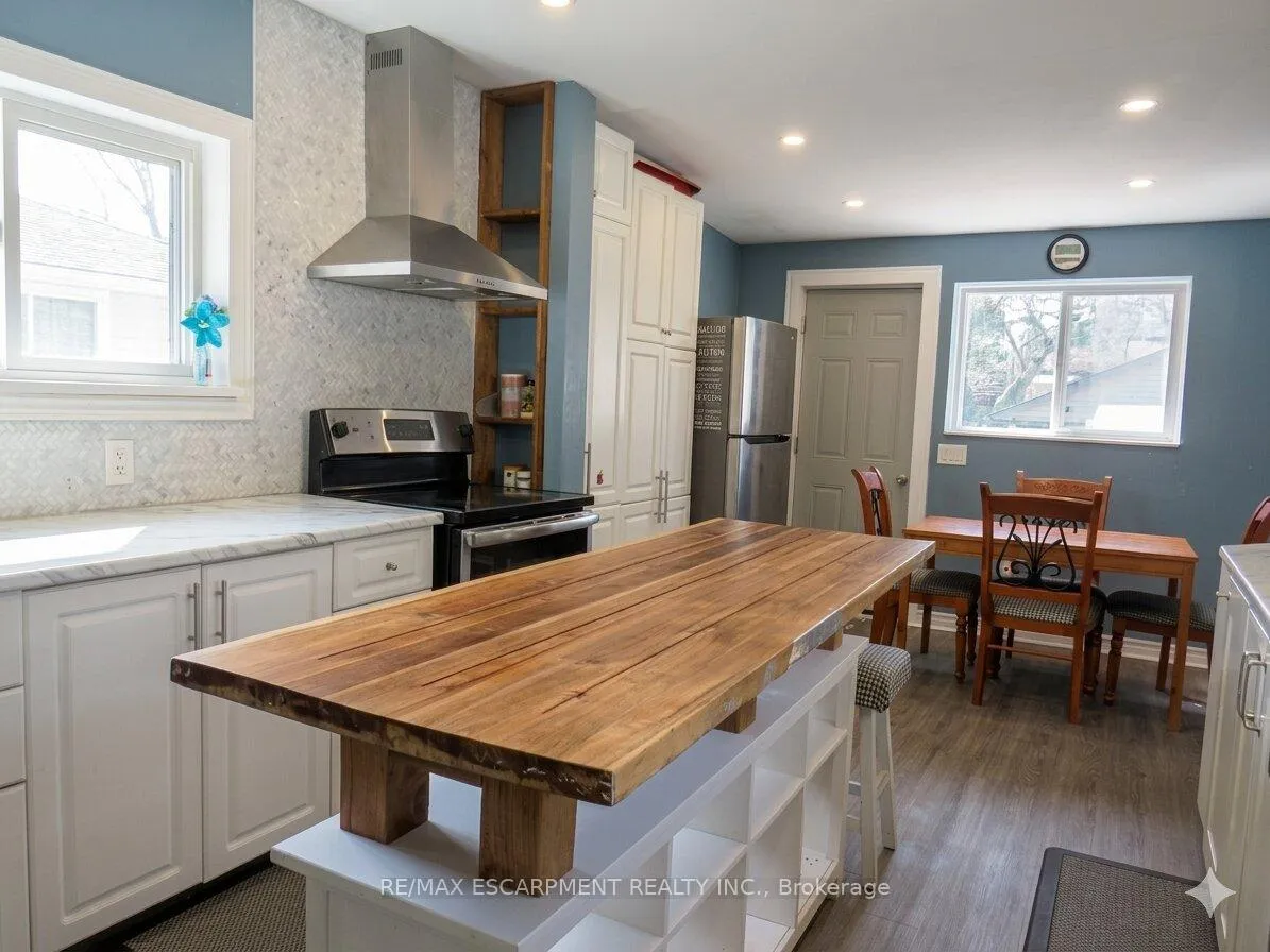 Photo 3 of 54 Edinburgh Avenue, Hamilton, Crown Point — HOMEH