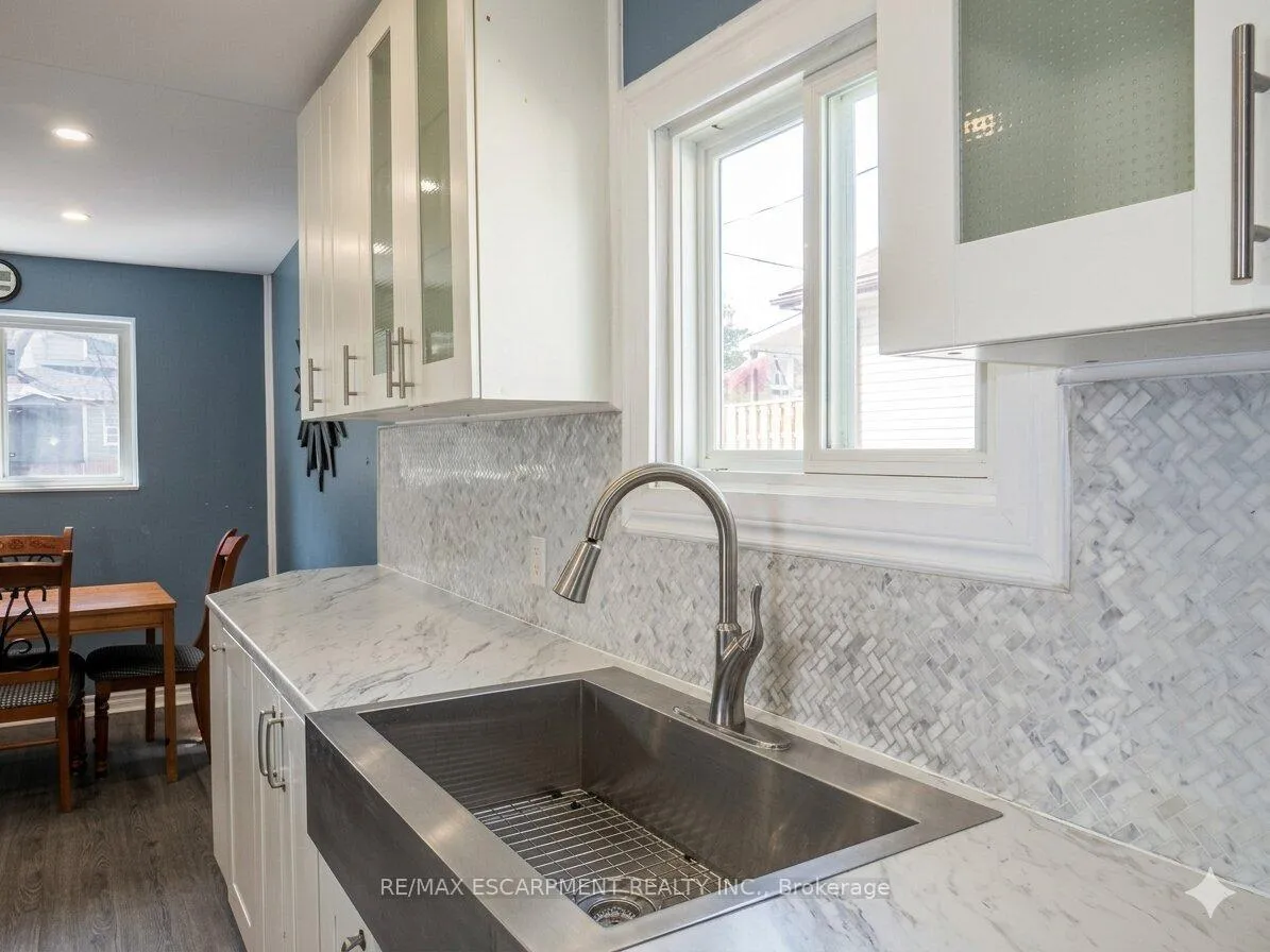 Photo 5 of 54 Edinburgh Avenue, Hamilton, Crown Point — HOMEH