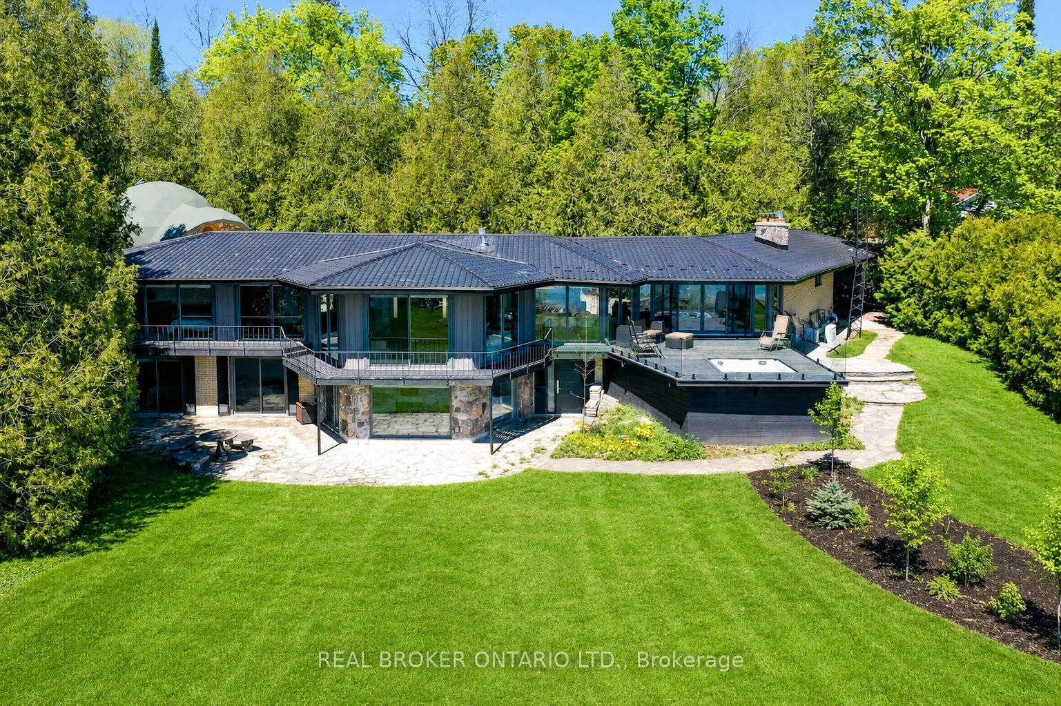Front of 285 Balmy Beach Road