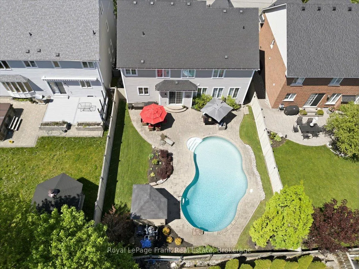 Photo 4 of 15 Jordan Court, Whitby, Brooklin — HOMEH