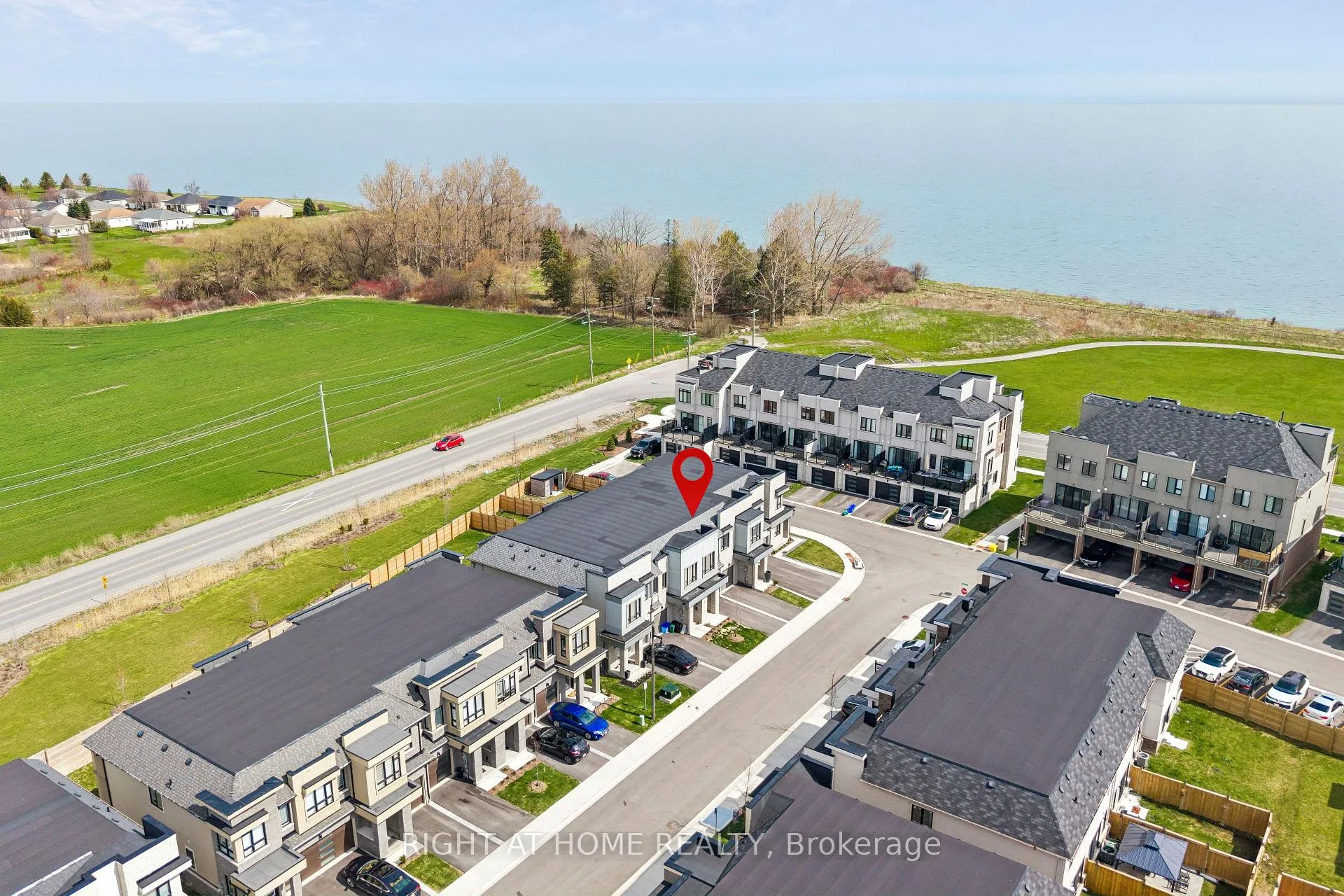 Photo 2 of 152 Sailors Landing, Clarington, Bowmanville — HOMEH