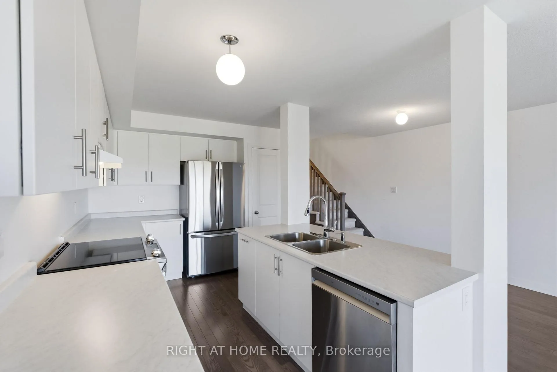Photo 10 of 152 Sailors Landing, Clarington, Bowmanville — HOMEH