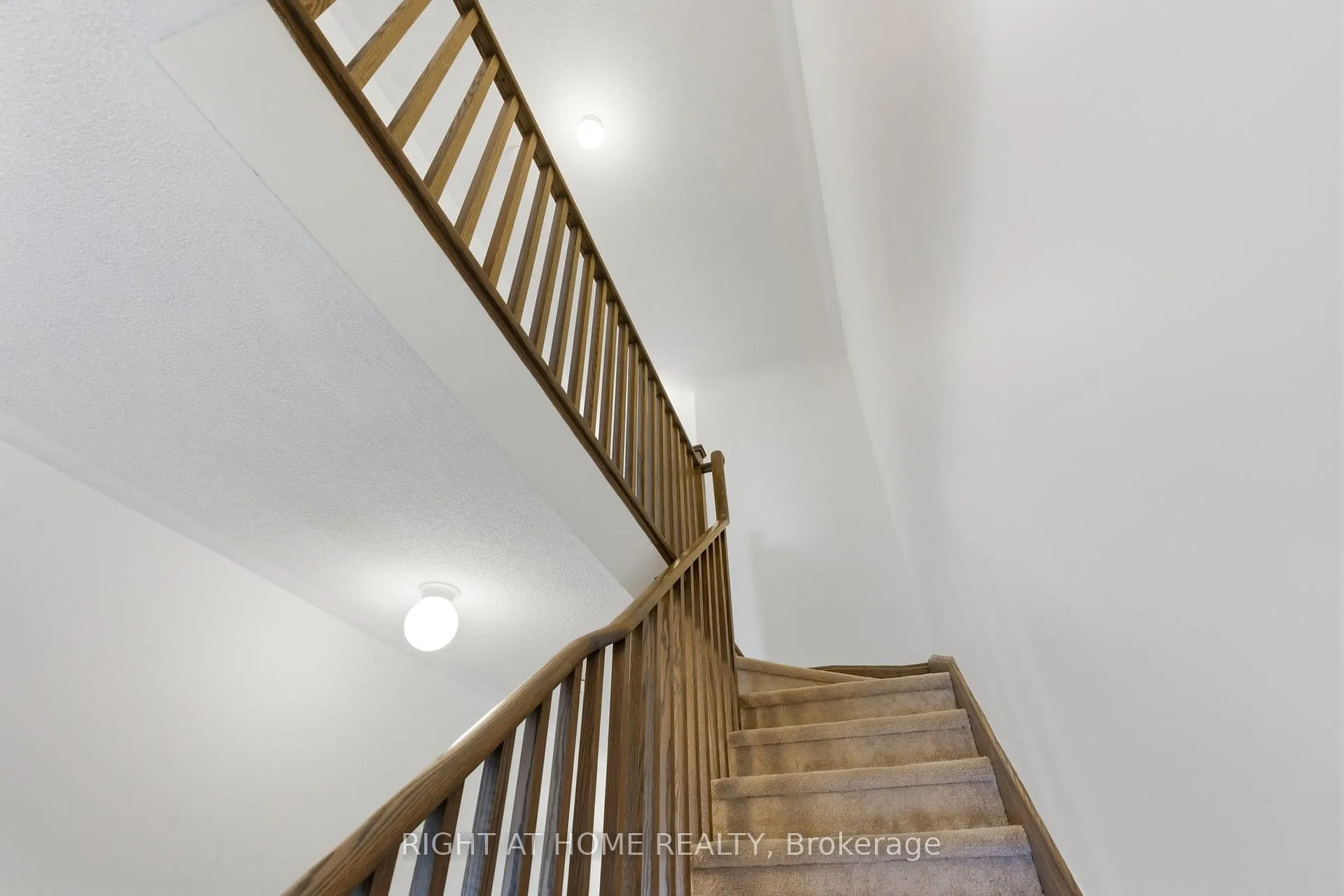 Photo 14 of 152 Sailors Landing, Clarington, Bowmanville — HOMEH