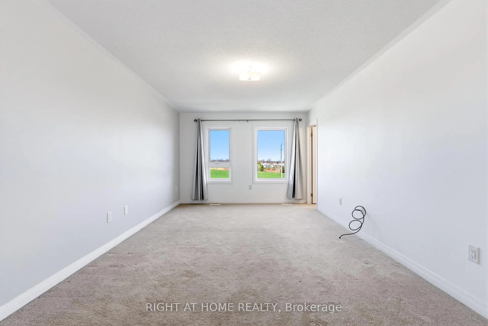 Photo 16 of 152 Sailors Landing, Clarington, Bowmanville — HOMEH