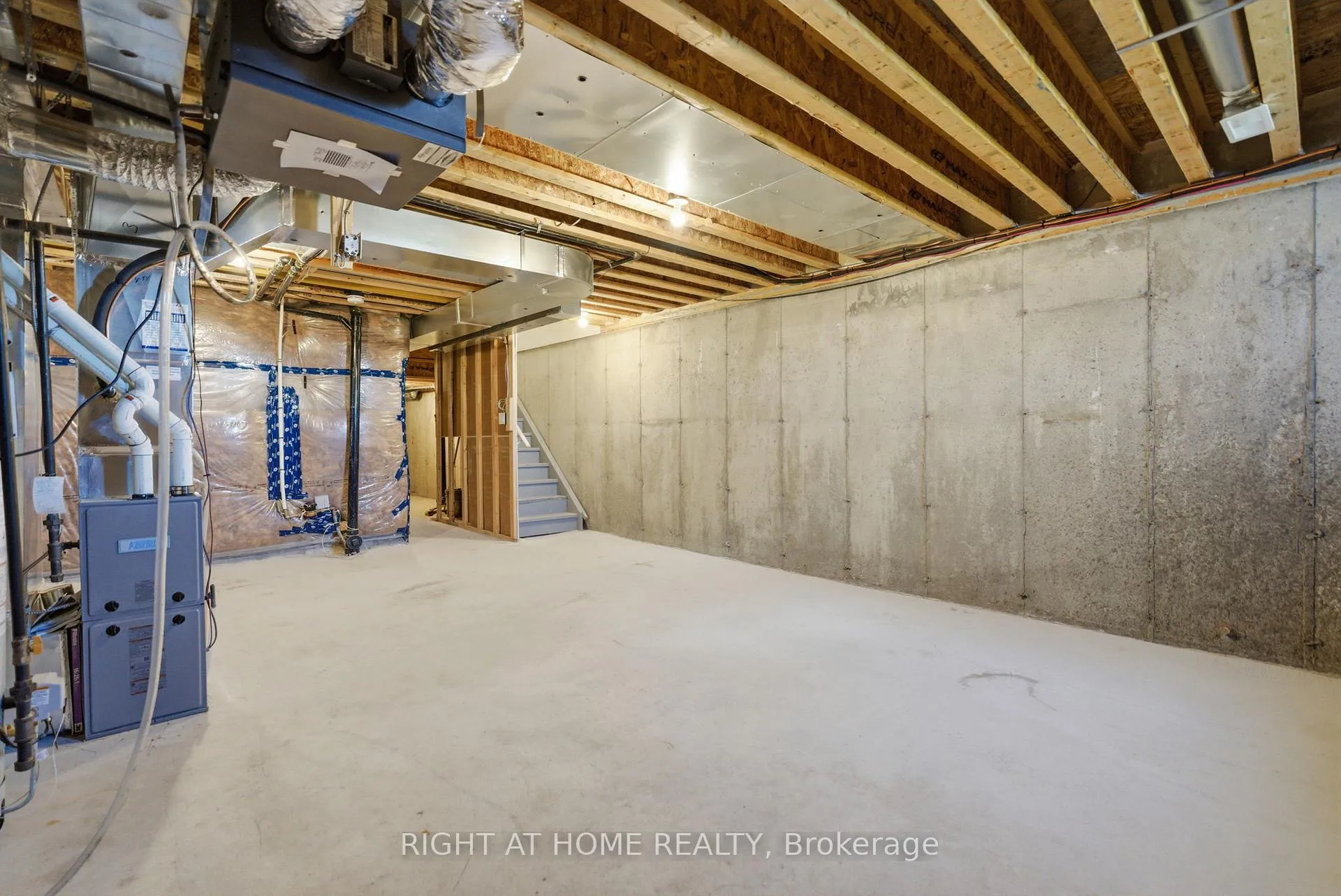 Photo 36 of 152 Sailors Landing, Clarington, Bowmanville — HOMEH