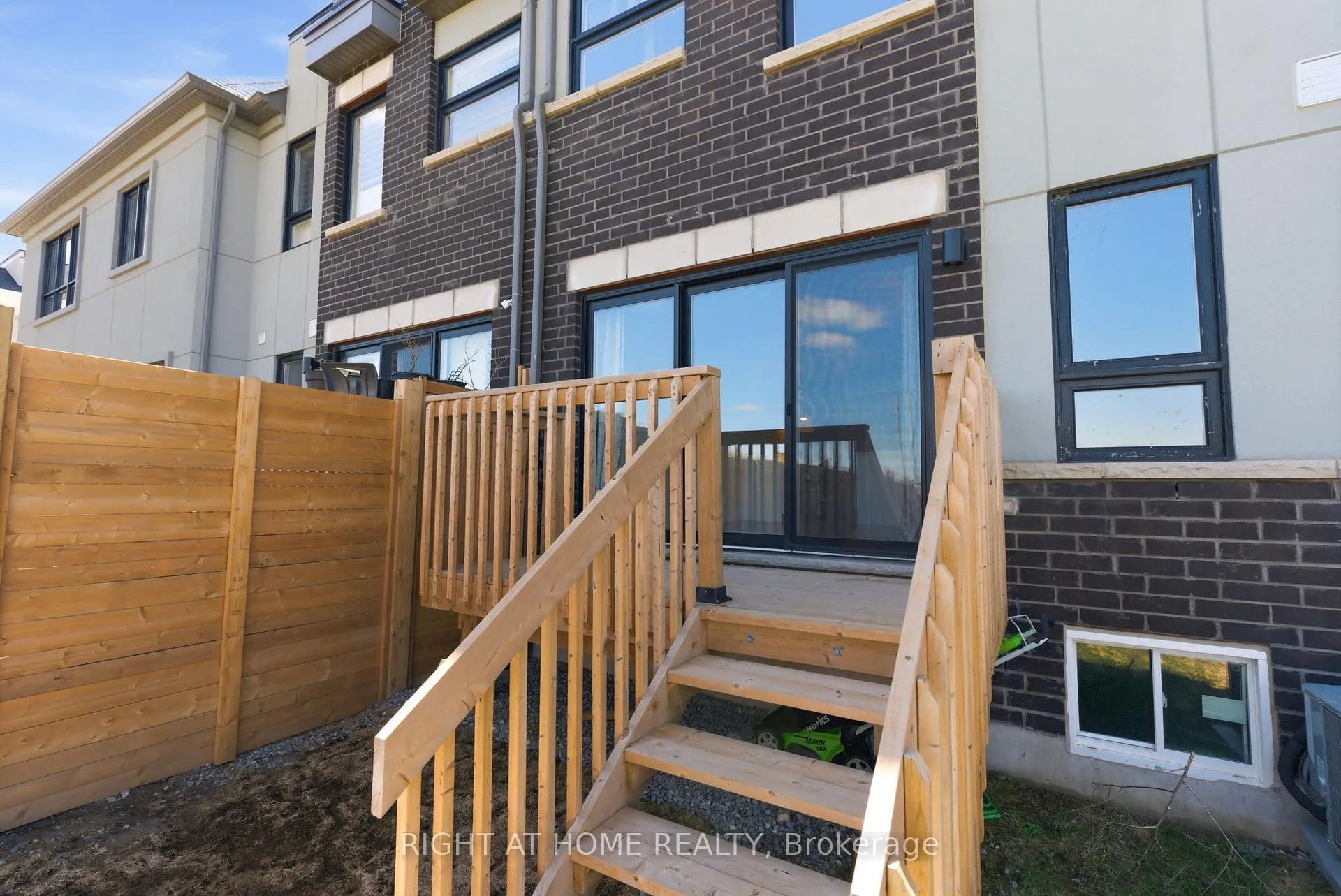 Photo 39 of 152 Sailors Landing, Clarington, Bowmanville — HOMEH