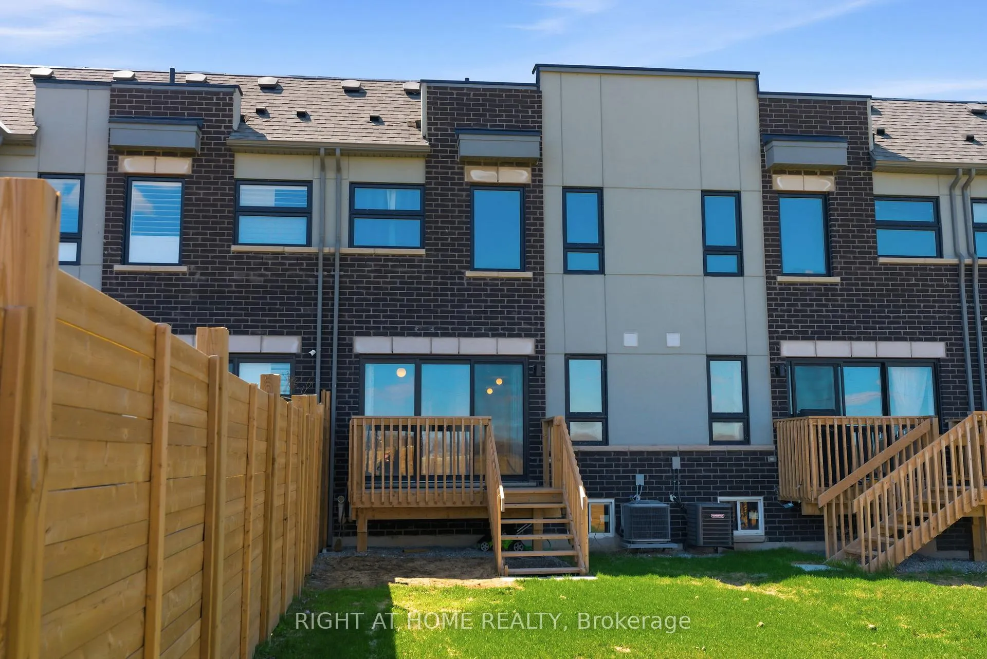 Photo 40 of 152 Sailors Landing, Clarington, Bowmanville — HOMEH