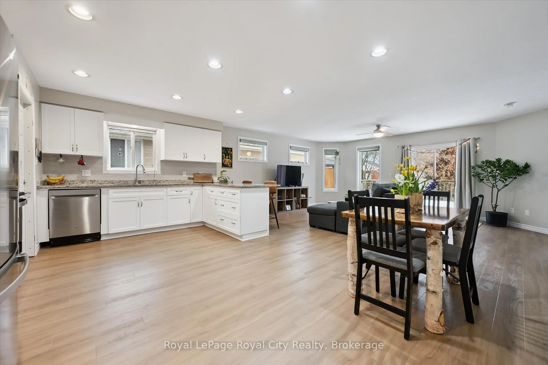 Photo 4 of 45 Borland Drive, Guelph, Clairfields/Hanlon Business Park — HOMEH