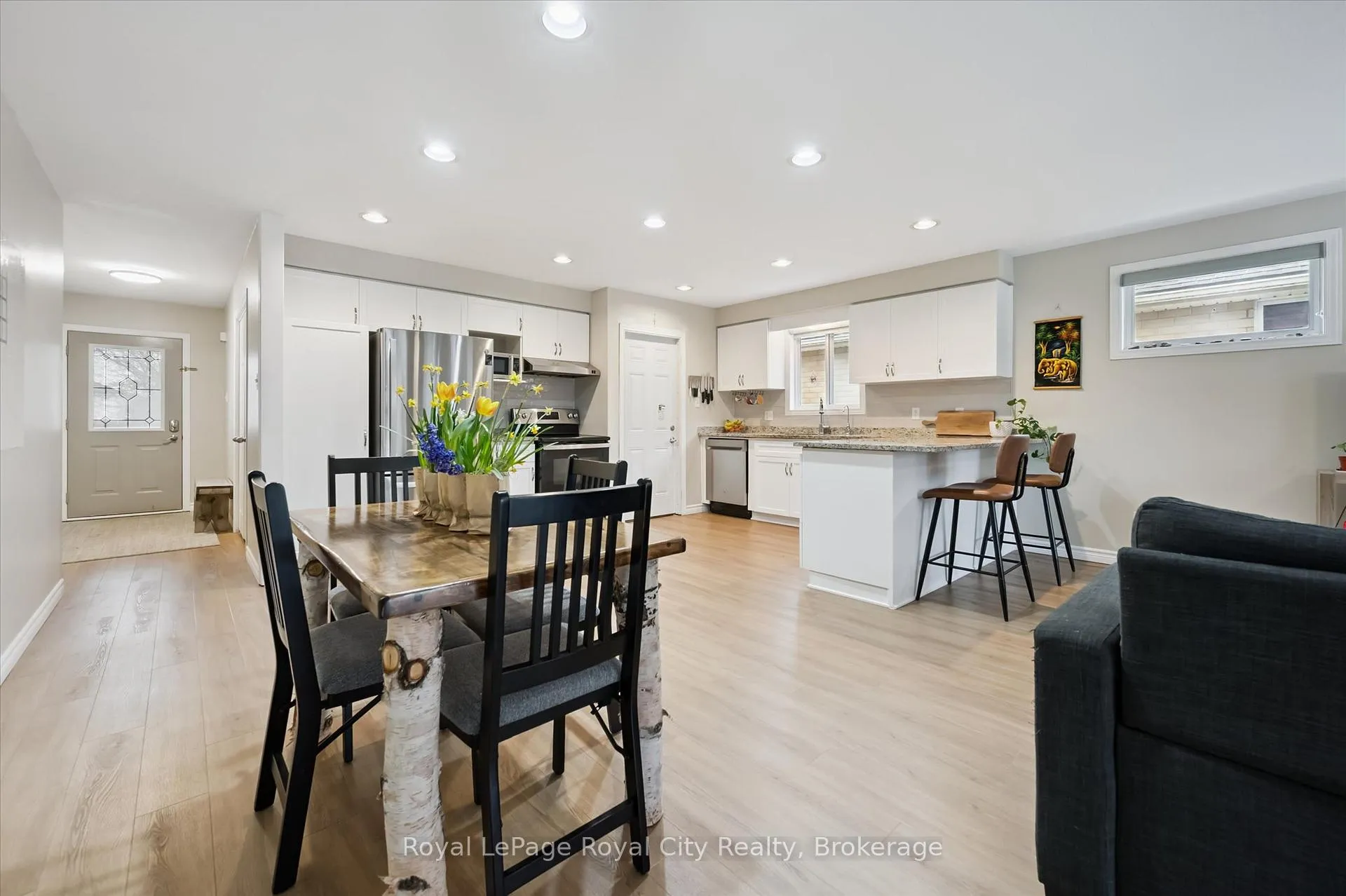 Photo 5 of 45 Borland Drive, Guelph, Clairfields/Hanlon Business Park — HOMEH