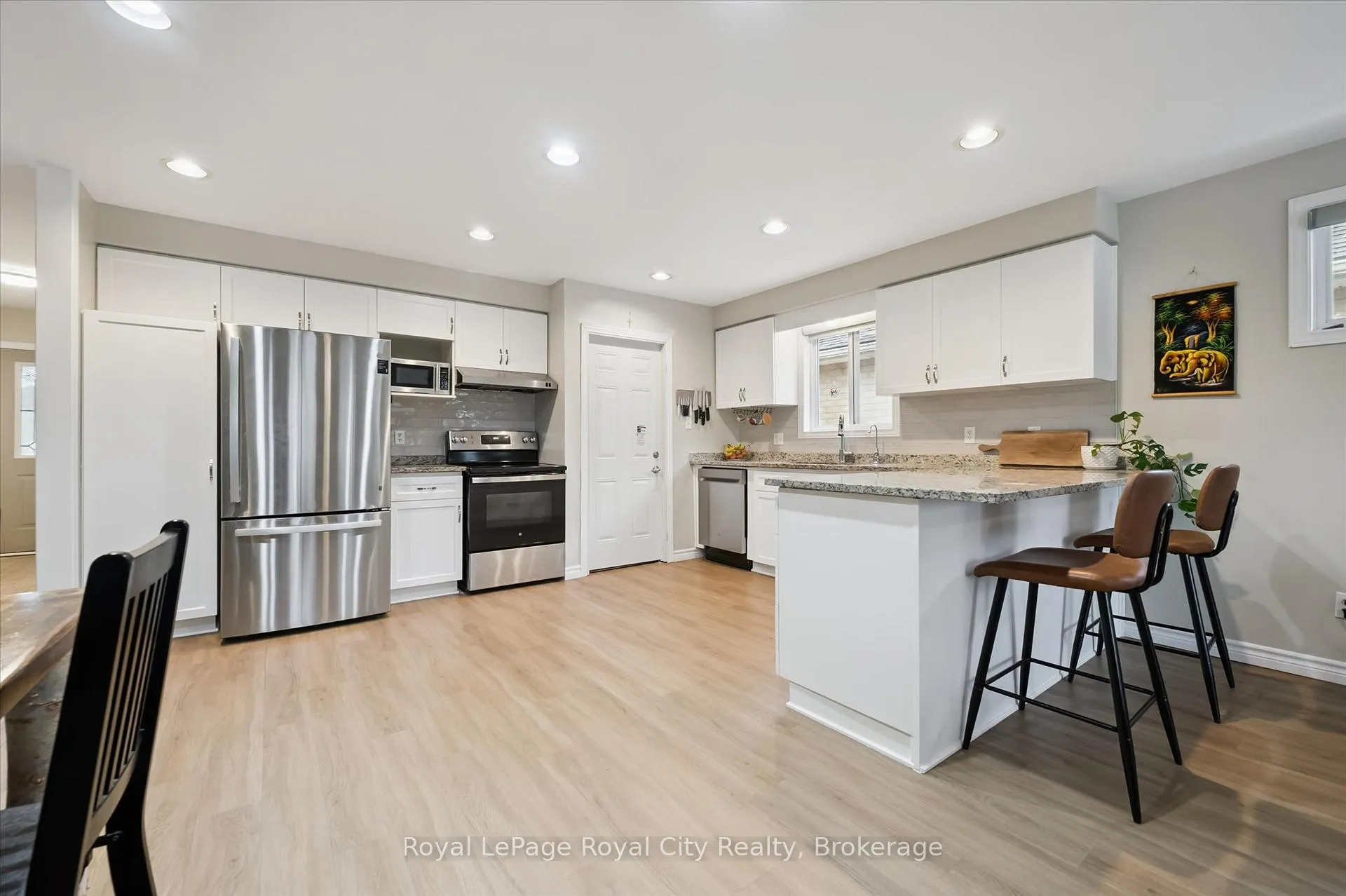 Photo 6 of 45 Borland Drive, Guelph, Clairfields/Hanlon Business Park — HOMEH