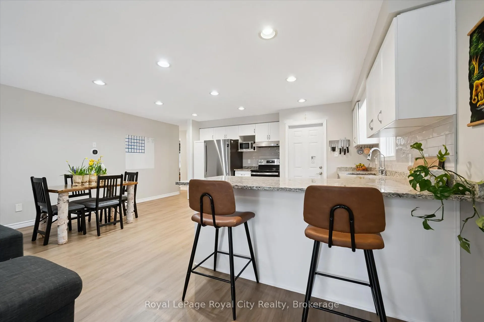 Photo 7 of 45 Borland Drive, Guelph, Clairfields/Hanlon Business Park — HOMEH