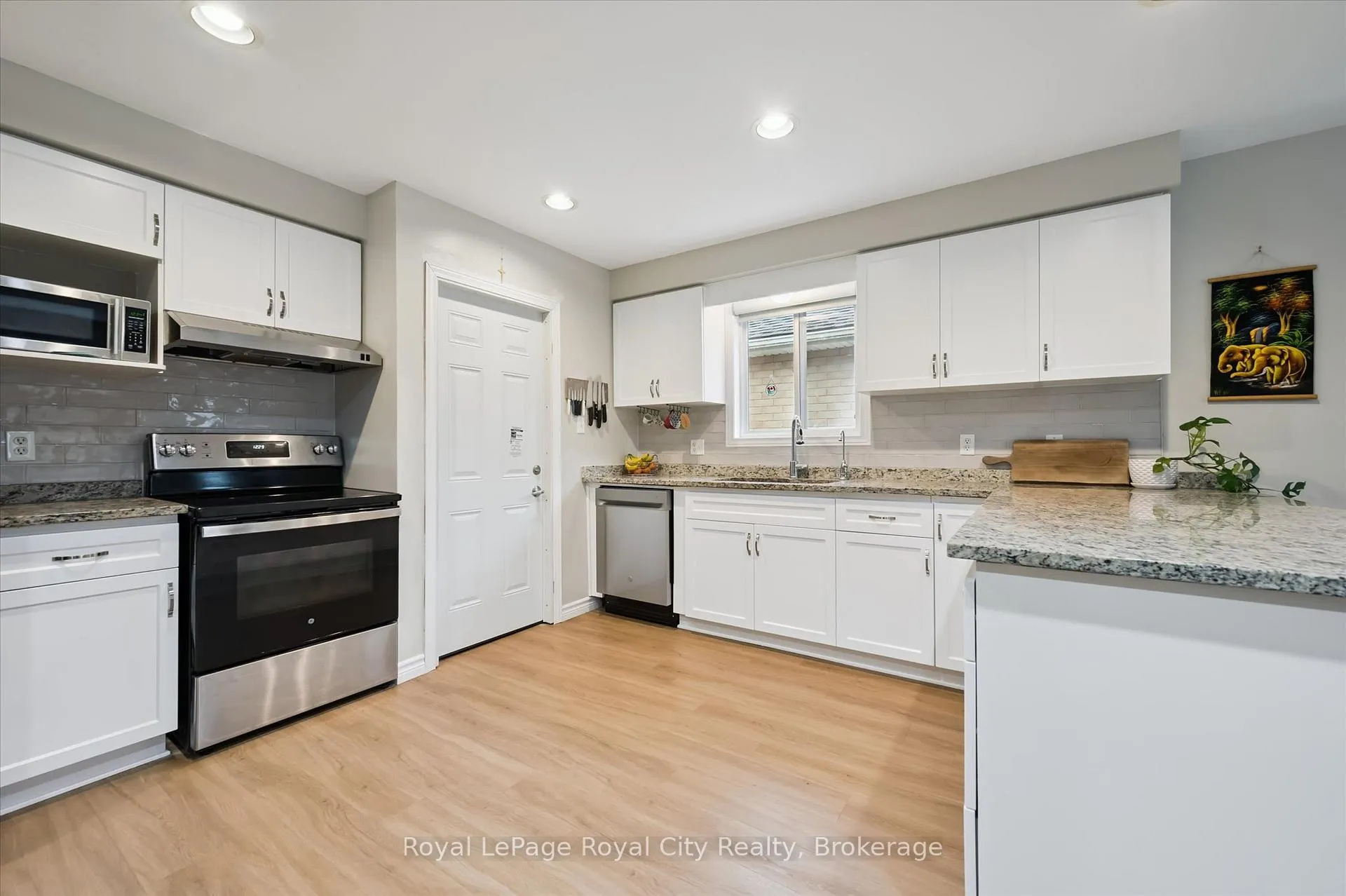 Photo 8 of 45 Borland Drive, Guelph, Clairfields/Hanlon Business Park — HOMEH