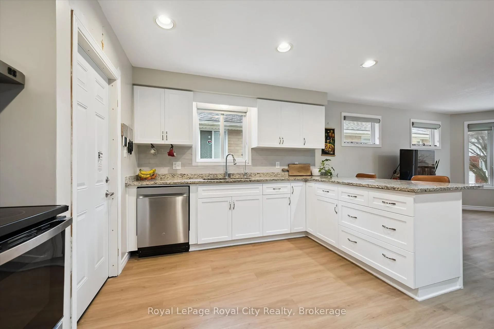 Photo 9 of 45 Borland Drive, Guelph, Clairfields/Hanlon Business Park — HOMEH