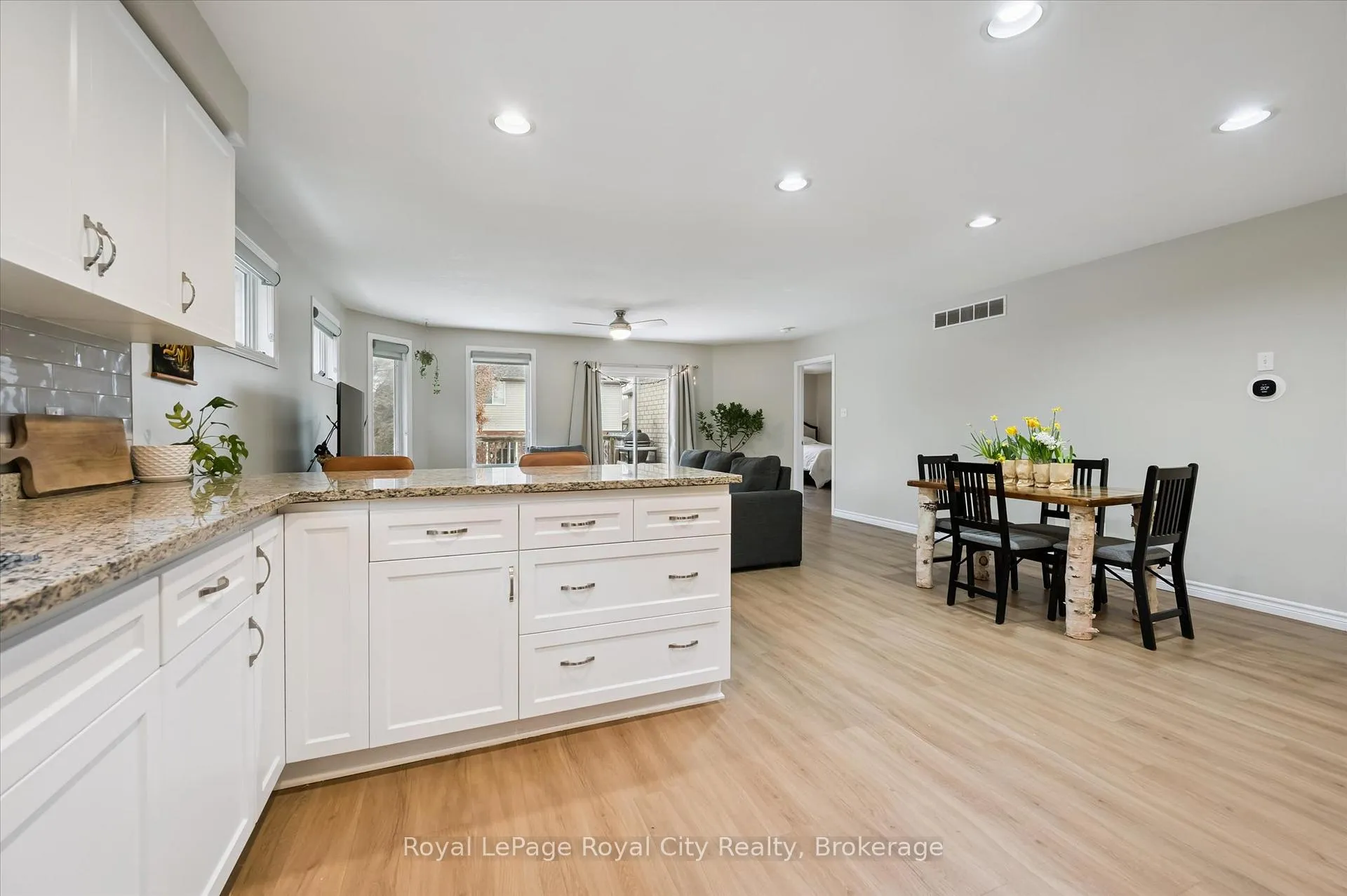 Photo 12 of 45 Borland Drive, Guelph, Clairfields/Hanlon Business Park — HOMEH