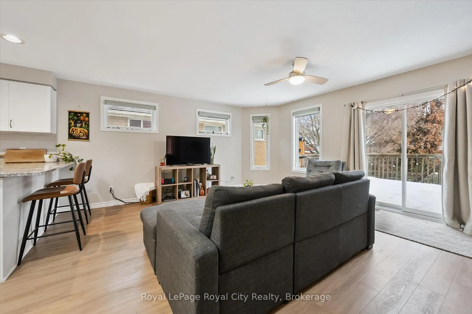 Photo 14 of 45 Borland Drive, Guelph, Clairfields/Hanlon Business Park — HOMEH