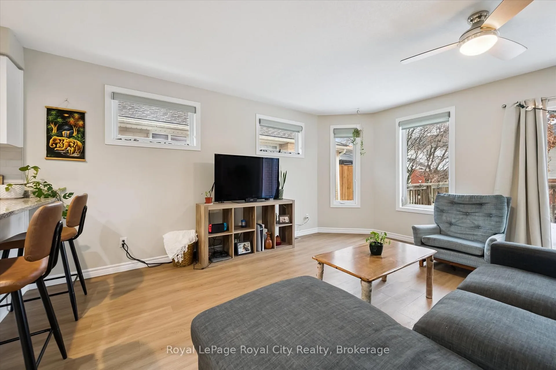 Photo 15 of 45 Borland Drive, Guelph, Clairfields/Hanlon Business Park — HOMEH