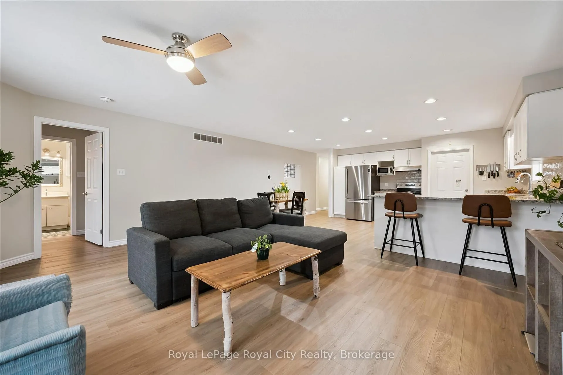 Photo 17 of 45 Borland Drive, Guelph, Clairfields/Hanlon Business Park — HOMEH