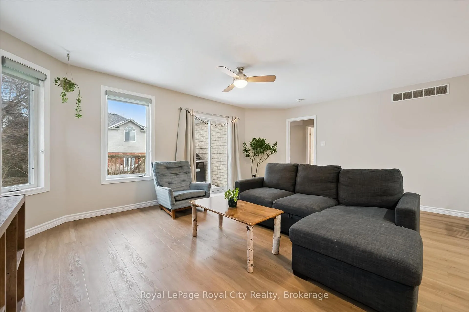 Photo 18 of 45 Borland Drive, Guelph, Clairfields/Hanlon Business Park — HOMEH