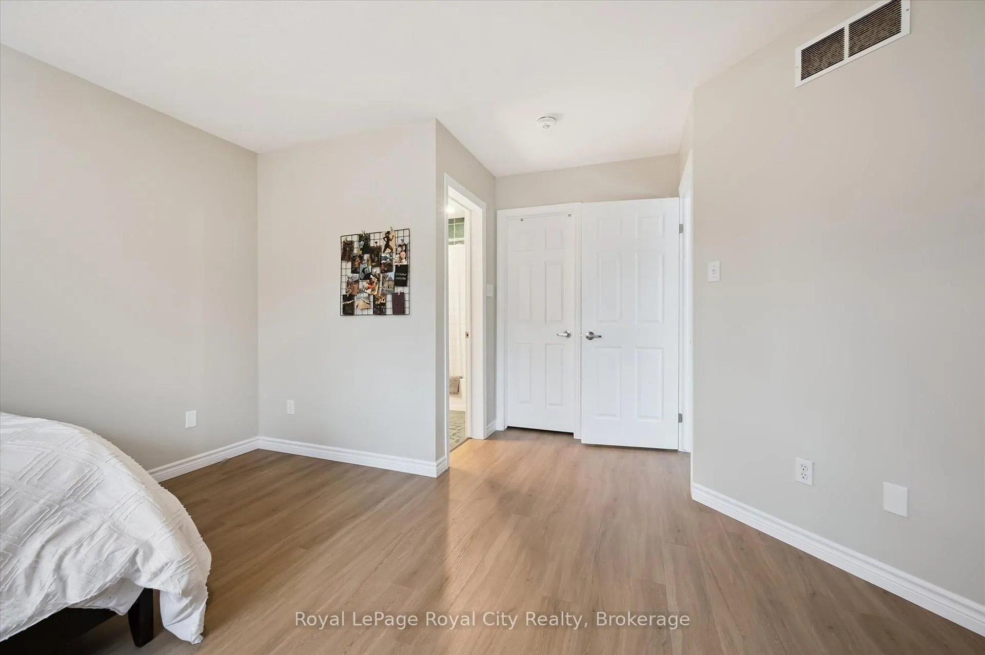 Photo 20 of 45 Borland Drive, Guelph, Clairfields/Hanlon Business Park — HOMEH