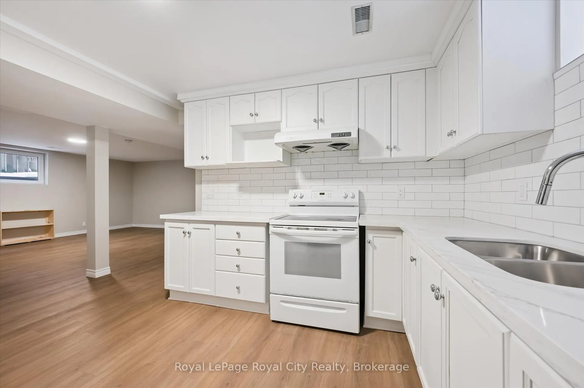 Photo 35 of 45 Borland Drive, Guelph, Clairfields/Hanlon Business Park — HOMEH