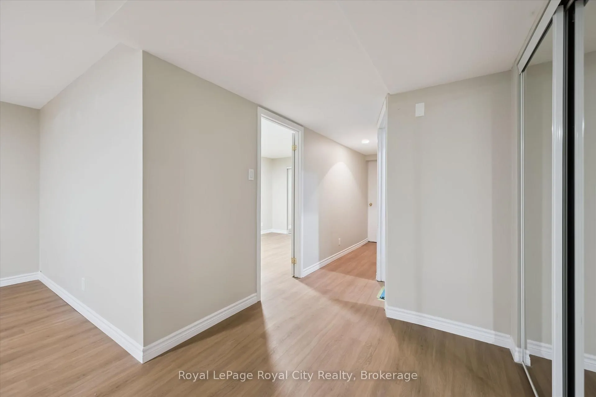 Photo 36 of 45 Borland Drive, Guelph, Clairfields/Hanlon Business Park — HOMEH