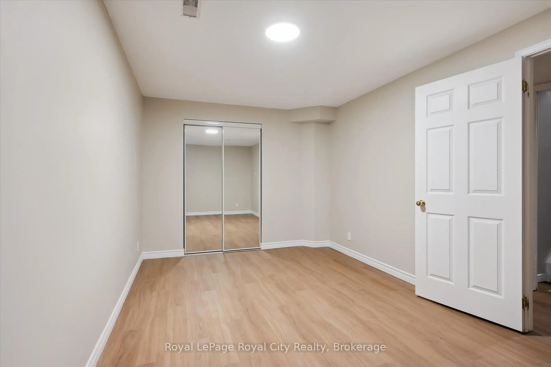 Photo 37 of 45 Borland Drive, Guelph, Clairfields/Hanlon Business Park — HOMEH