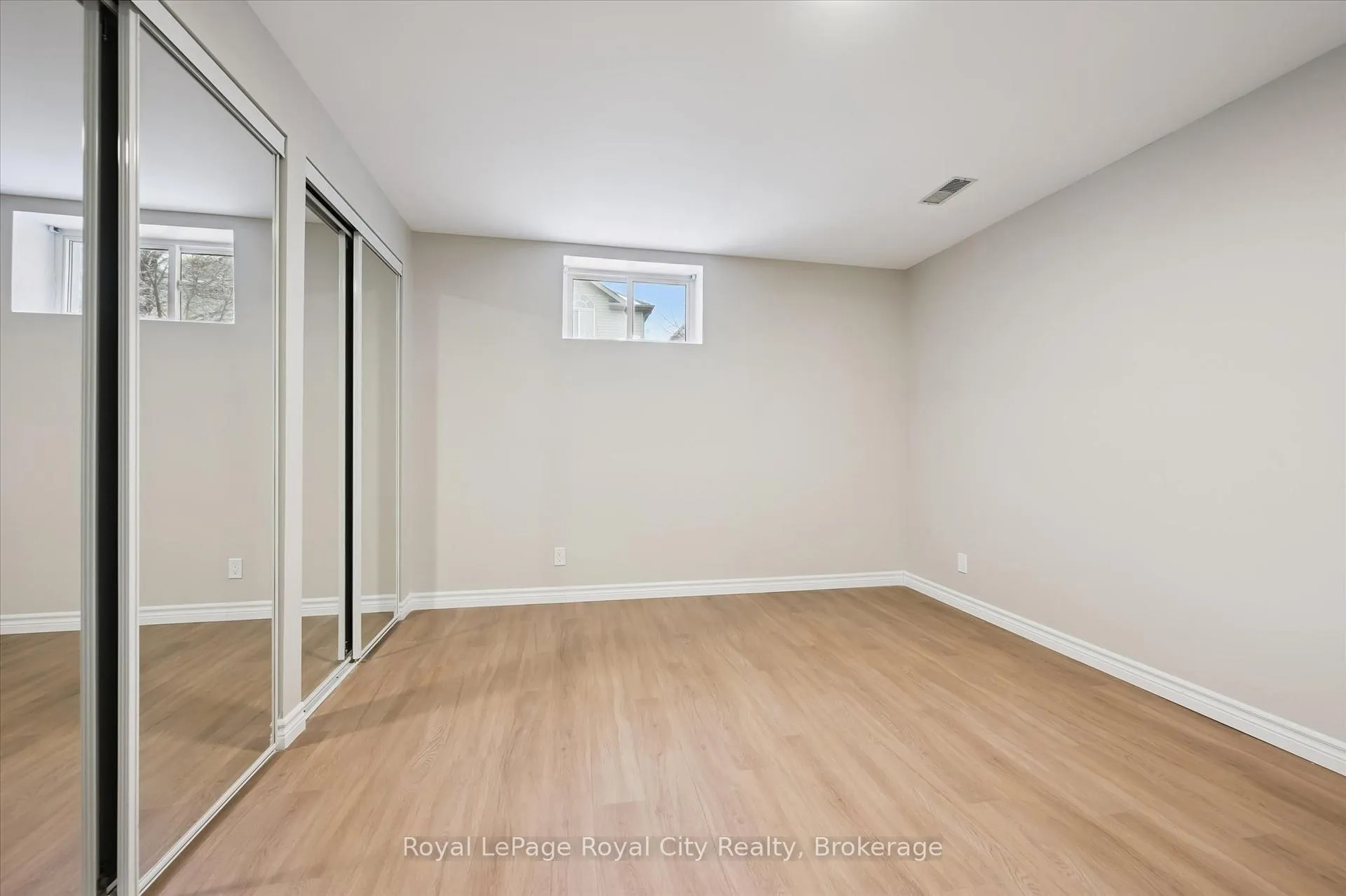 Photo 41 of 45 Borland Drive, Guelph, Clairfields/Hanlon Business Park — HOMEH