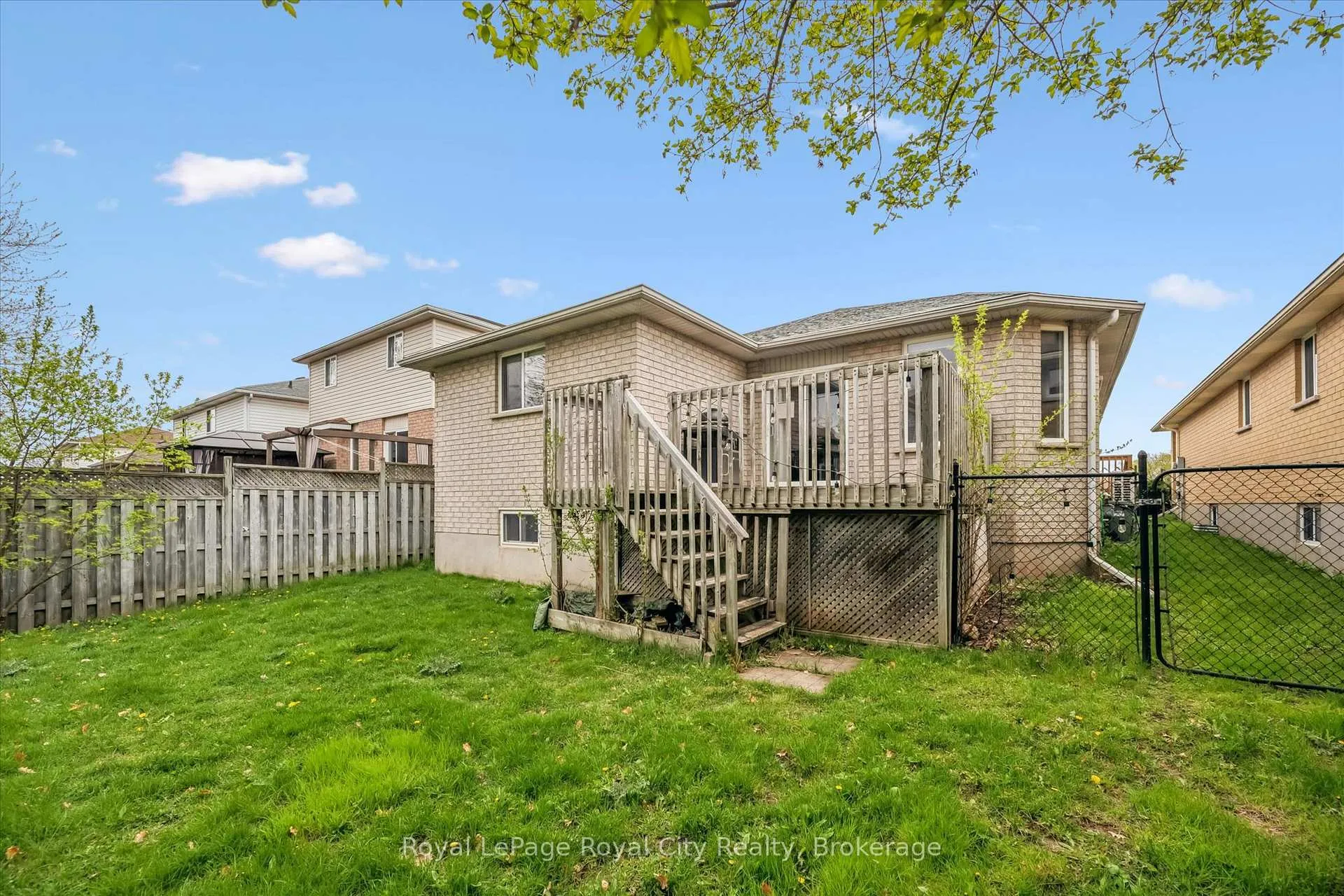 Photo 43 of 45 Borland Drive, Guelph, Clairfields/Hanlon Business Park — HOMEH