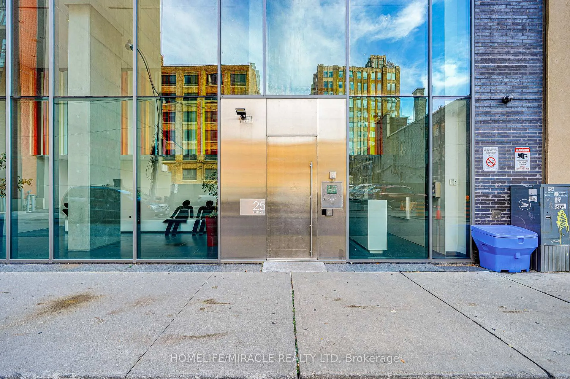 Photo 4 of Unit 701, 25 Oxley Street, Toronto, Waterfront Communities — HOMEH