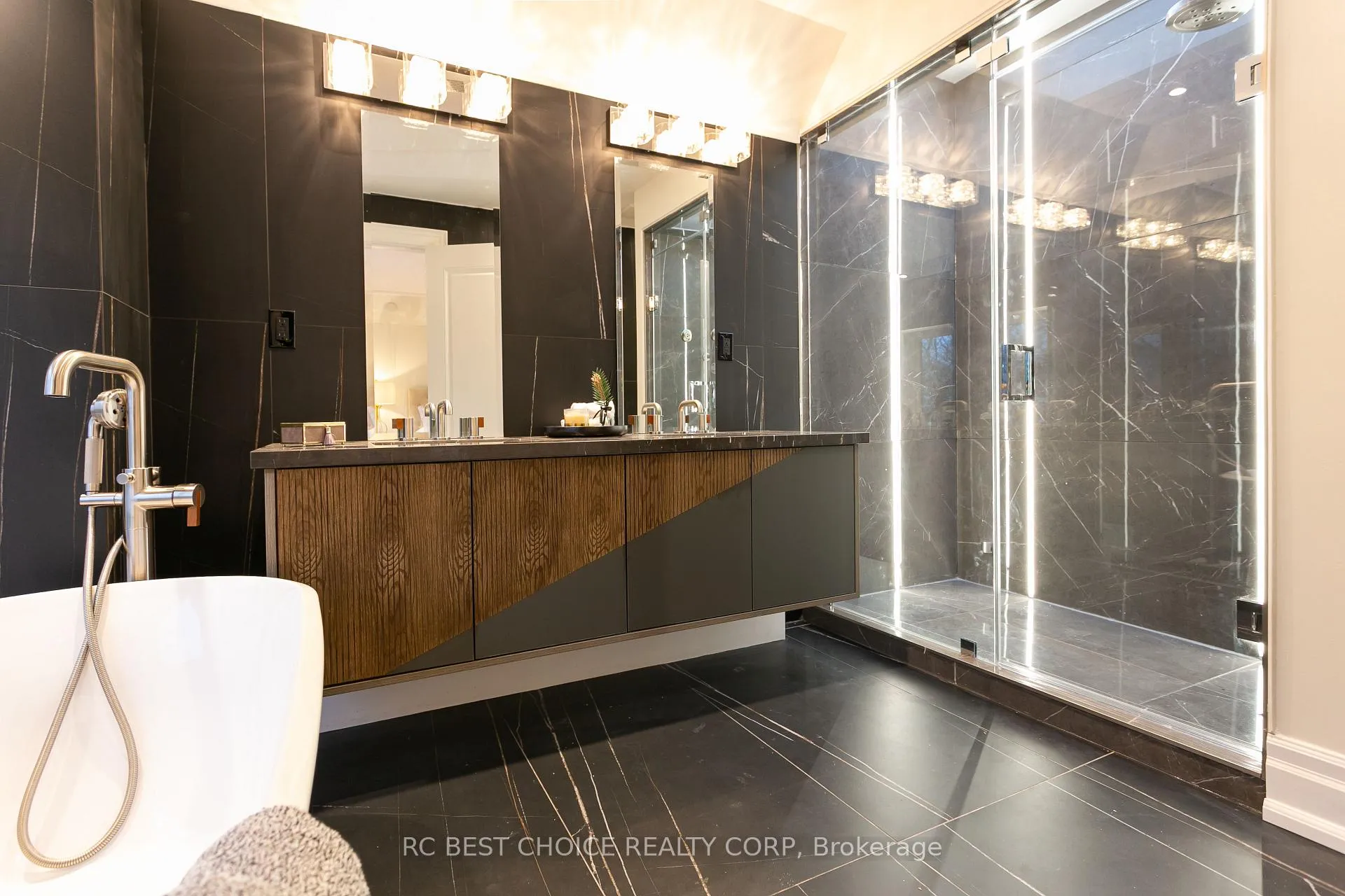 Photo 13 of 184 Mcrae Drive, Toronto, Thorncliffe Park — HOMEH