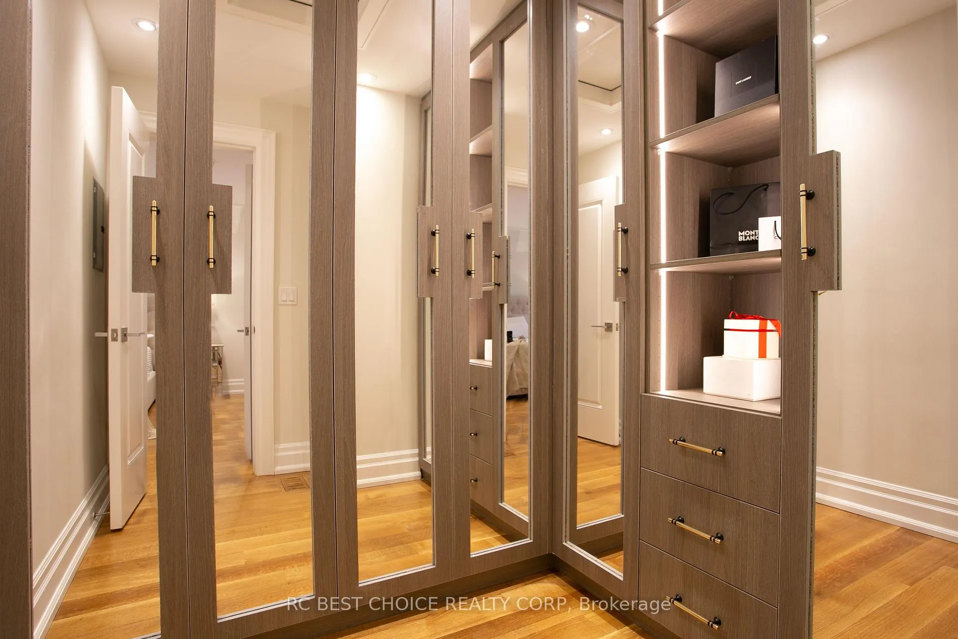 Photo 16 of 184 Mcrae Drive, Toronto, Thorncliffe Park — HOMEH