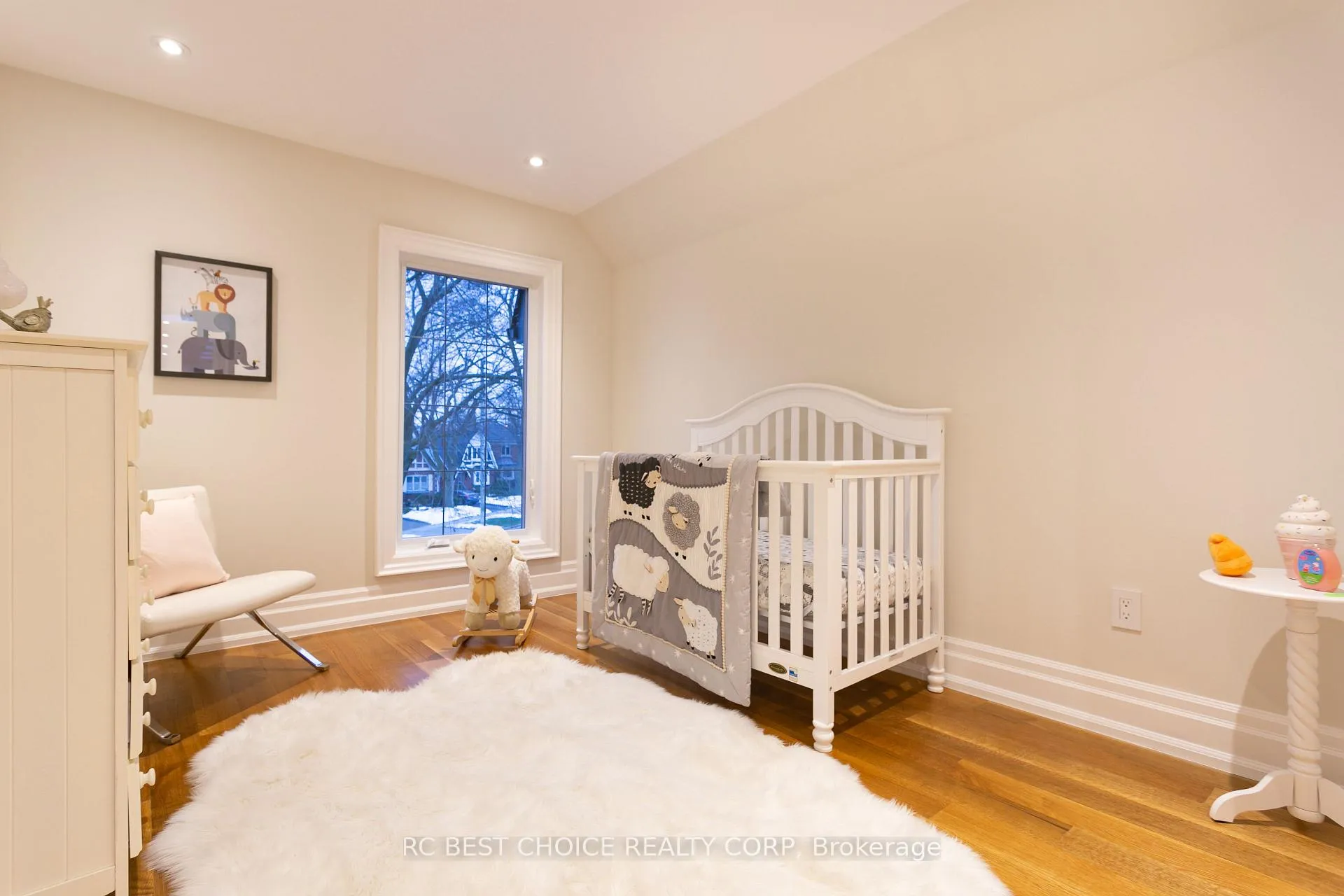 Photo 17 of 184 Mcrae Drive, Toronto, Thorncliffe Park — HOMEH