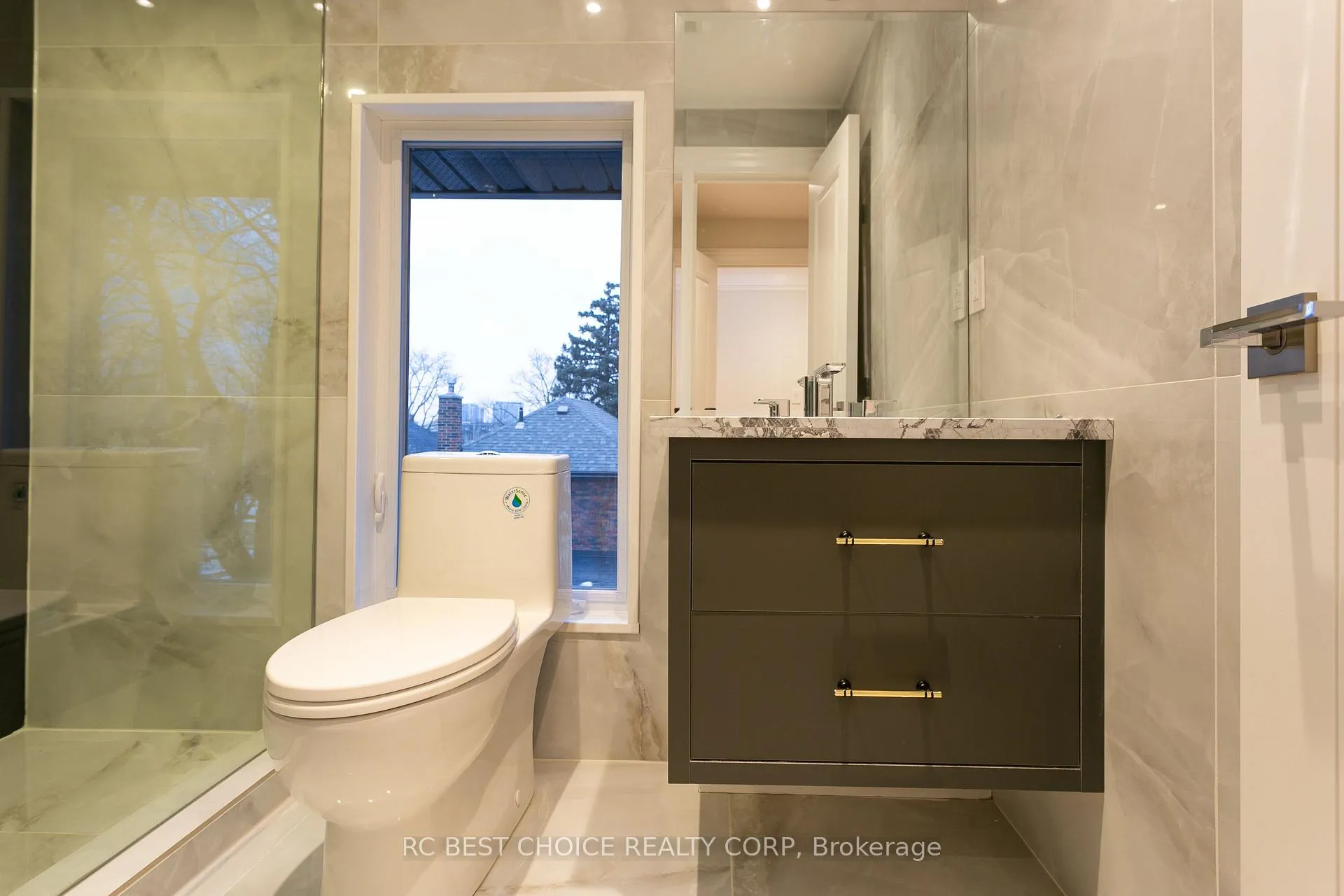 Photo 18 of 184 Mcrae Drive, Toronto, Thorncliffe Park — HOMEH