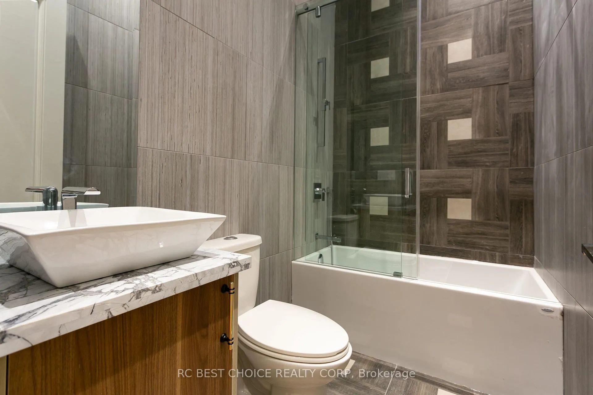 Photo 20 of 184 Mcrae Drive, Toronto, Thorncliffe Park — HOMEH